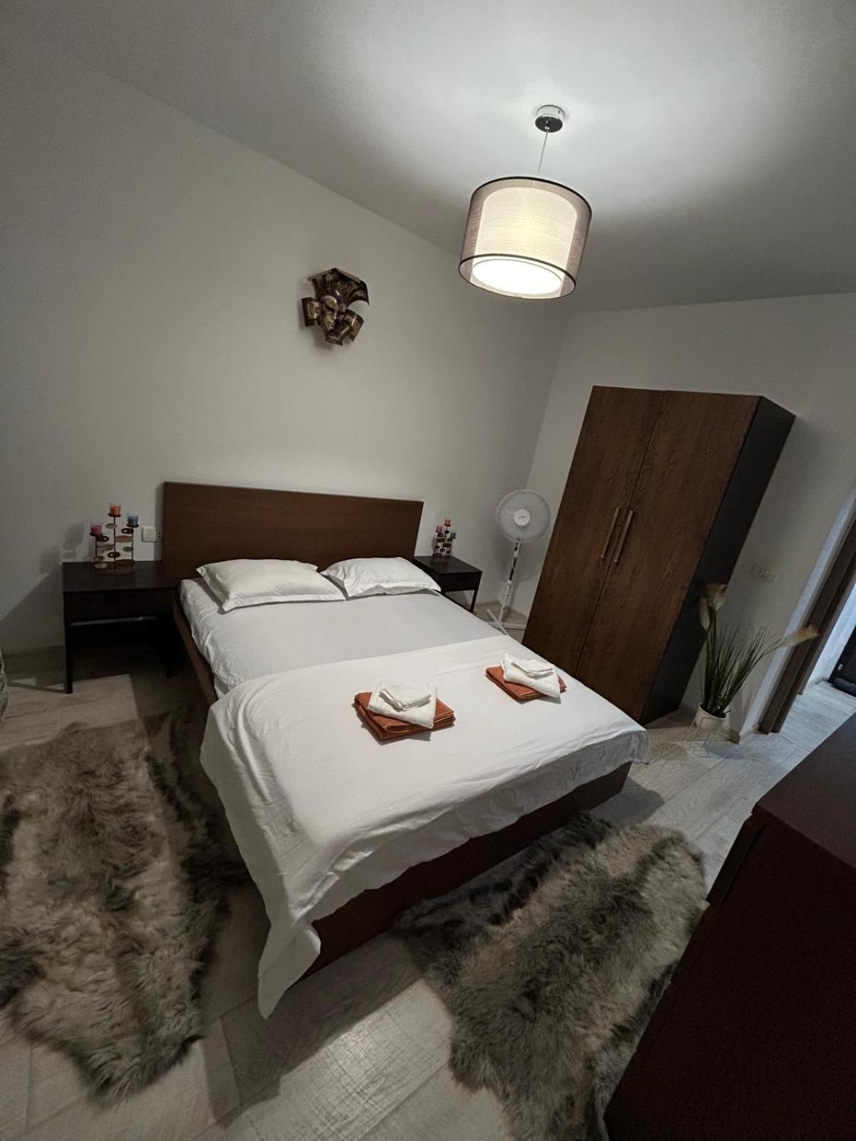 Cozy Apartment 130E By Plaza Bukarest Eksteriør billede